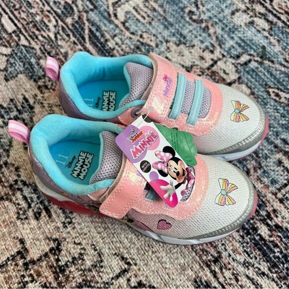 NEW Girls Disney Junior Pink Minnie Mouse Sparkle Light Up Sneakers Size 11 NWT - Picture 3 of 13